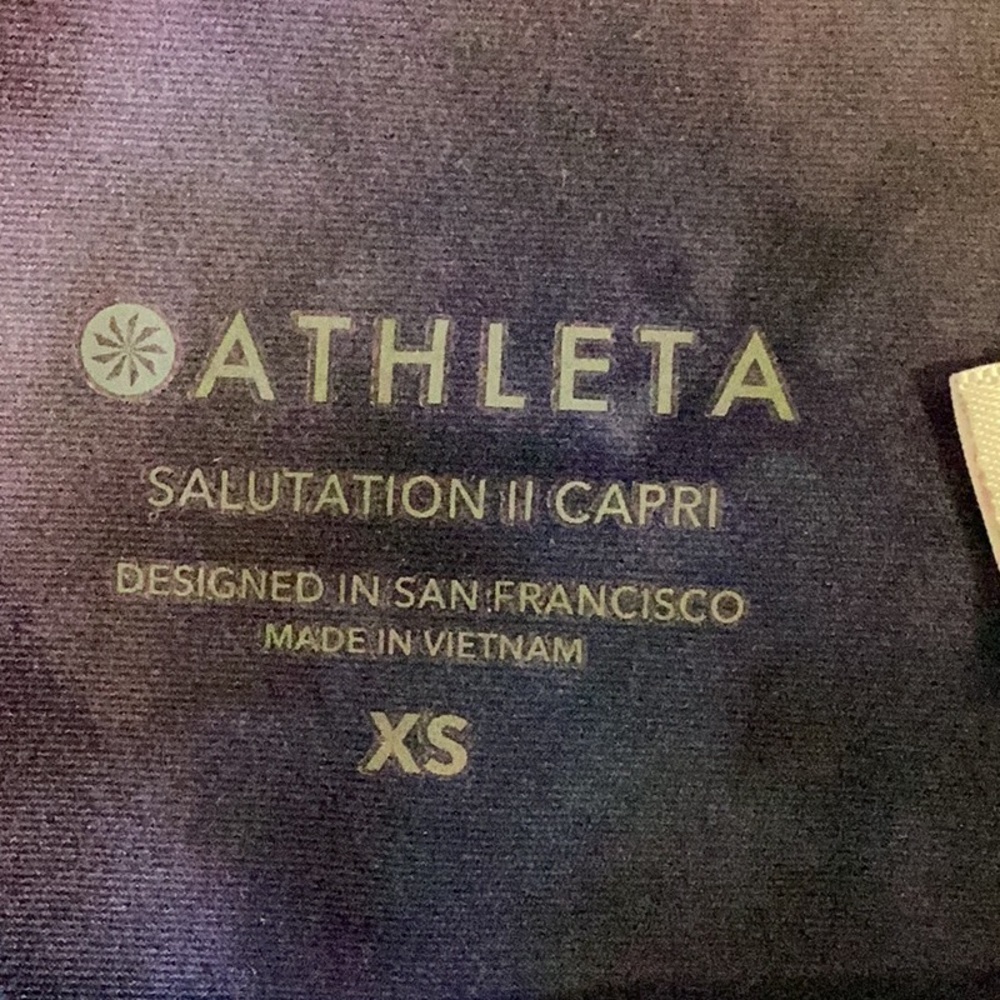 Athleta Salutation Stash Pocket Capri in Supernova - Picture 9 of 11